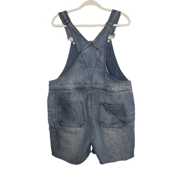 CITY CHIC DENIM DISTRESSED STONEWASHED OVERALL SHORTS SIZE 14 - Picture 11 of 12